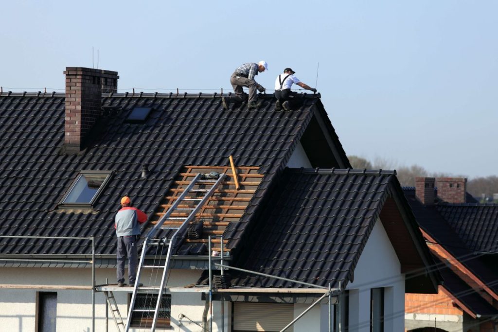 6 Things to Expect During a Roof Replacement 